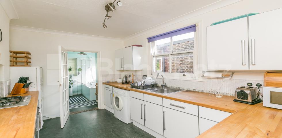 			LARGE 1 DOUBLE BEDROOM PROPERTY!, 1 Bedroom, 1 bath, 1 reception Flat			 Terront Road, HARRINGAY N4